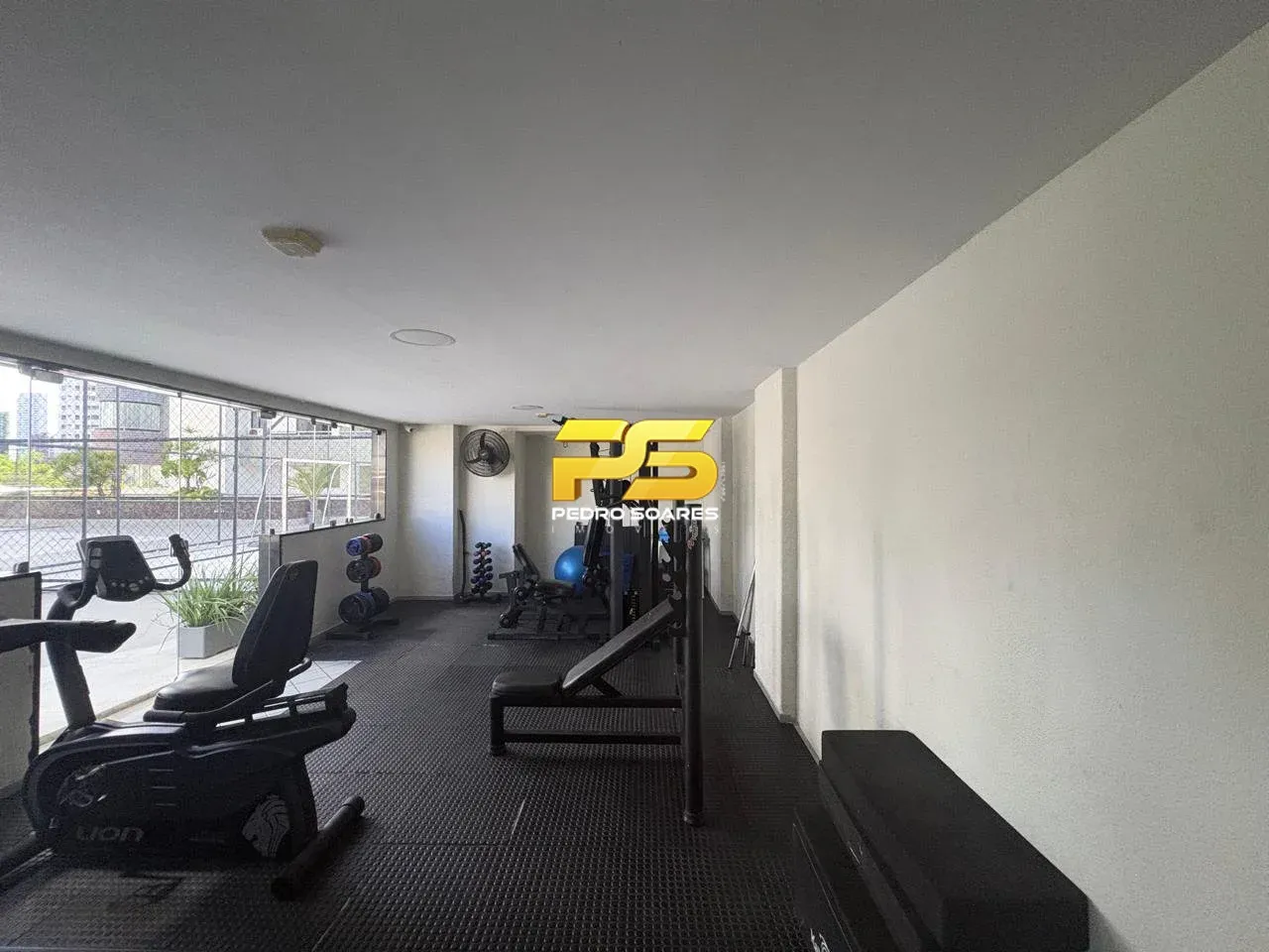 3-bedroom apartment in a building with a gym — photo 10