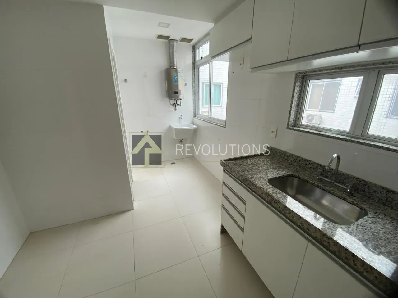 Apartamento de 3 quartos em condomínio com piscina — photo 23