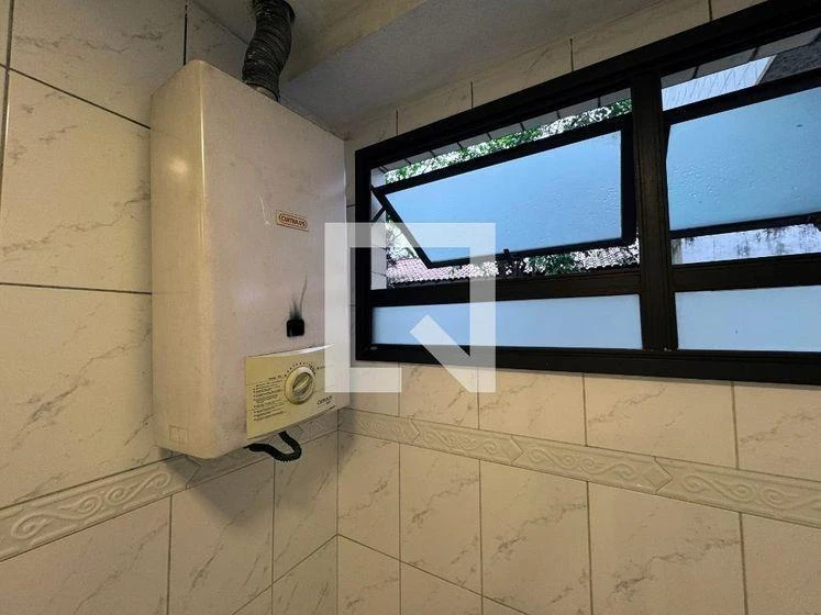 One-bedroom apartment in a building with a pool — photo 4
