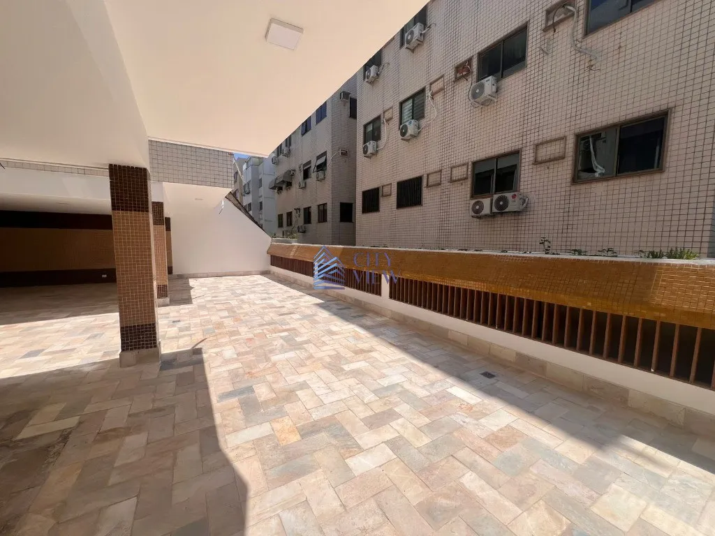 4-bedroom apartment with 5 bathrooms and a balcony — photo 42