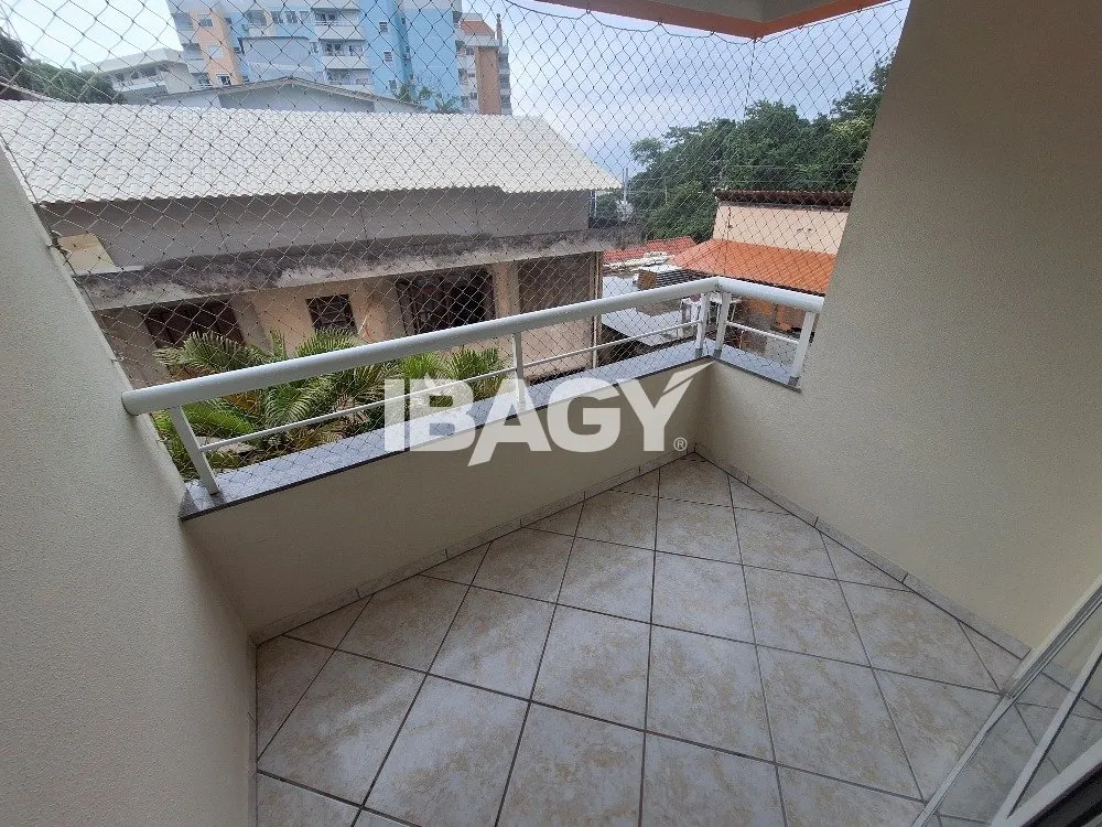 3-bedroom apartment in a building with a pool — photo 13
