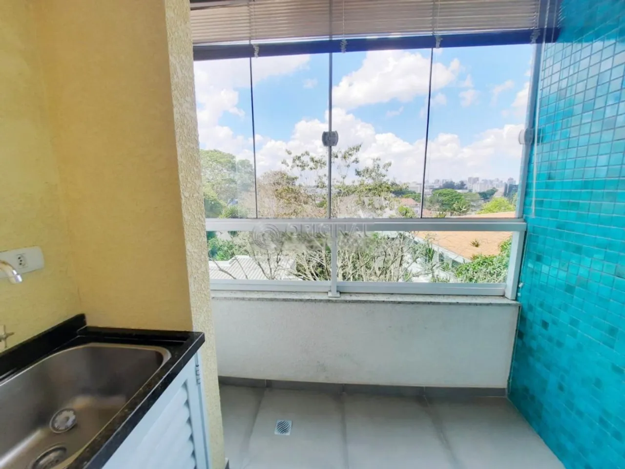 1-bedroom apartment with a balcony and 1 parking space — photo 15