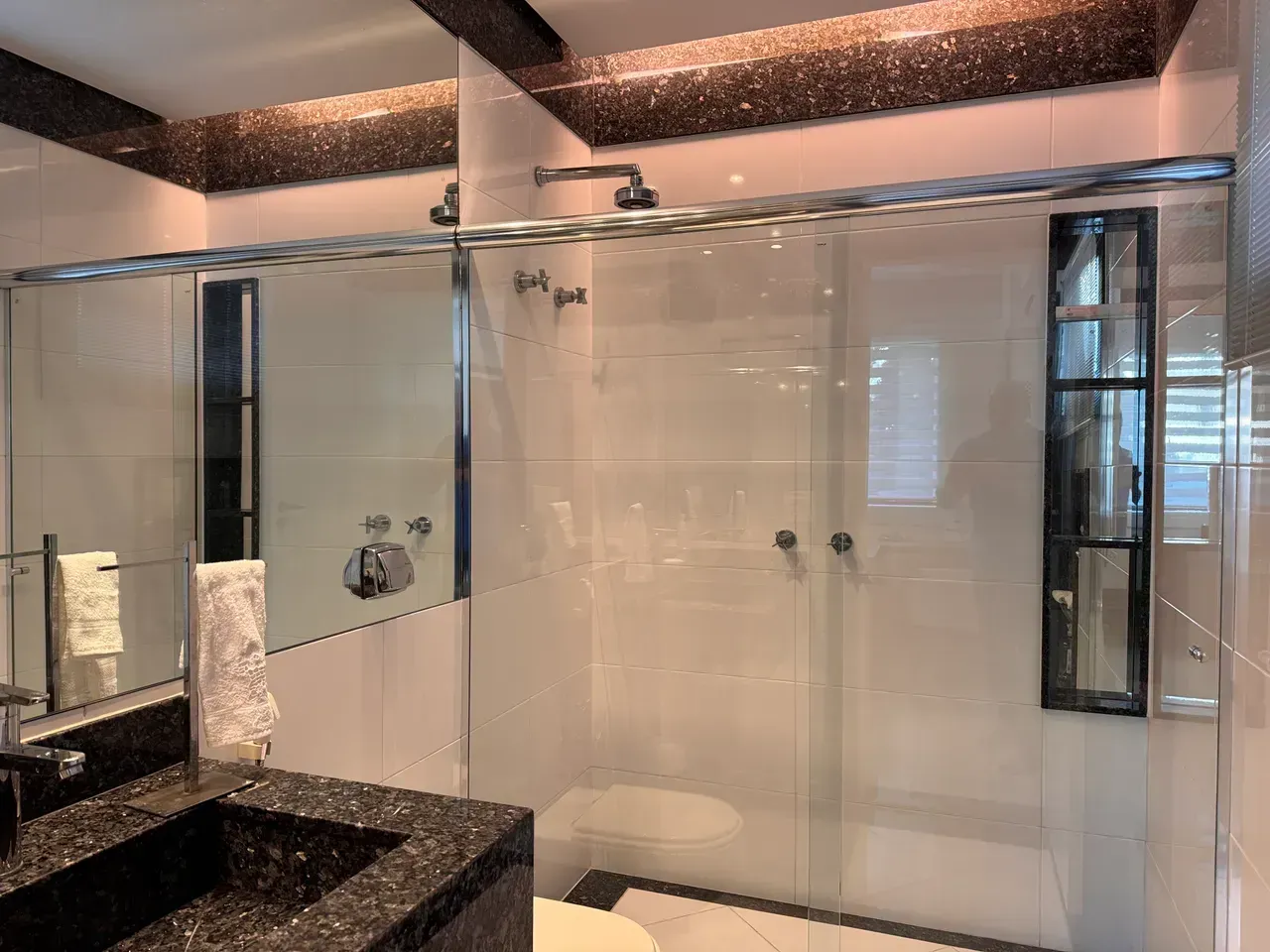 Unfurnished house with 5 bedrooms and glass showers — photo 14