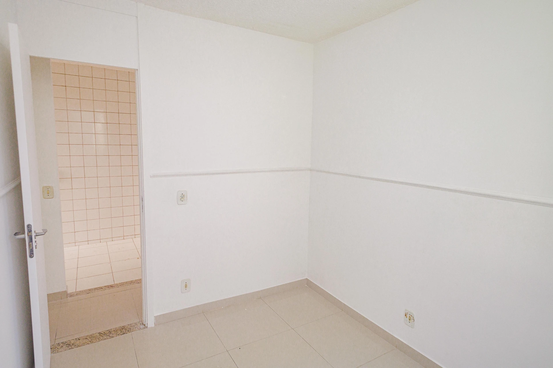 Unfurnished 2-bedroom apartment with 1 bathroom and parking — photo 14