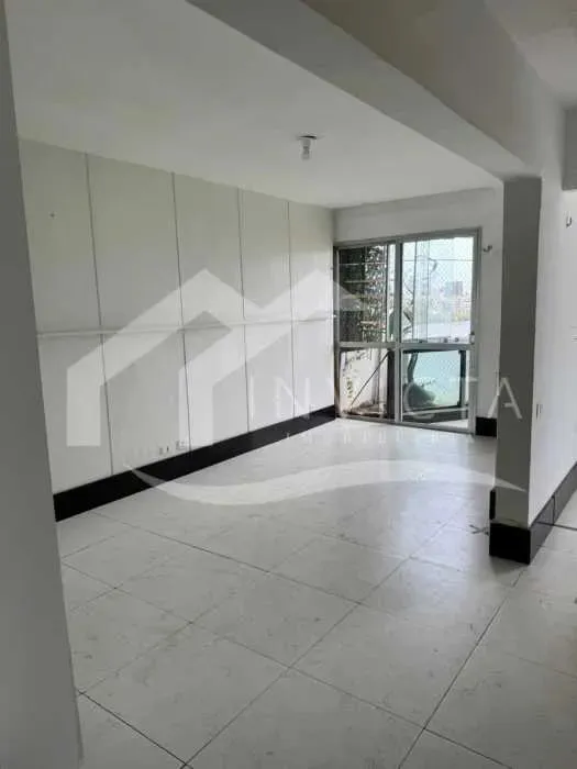 Residential apartment with 3 bedrooms and enclosed balcony — photo 17
