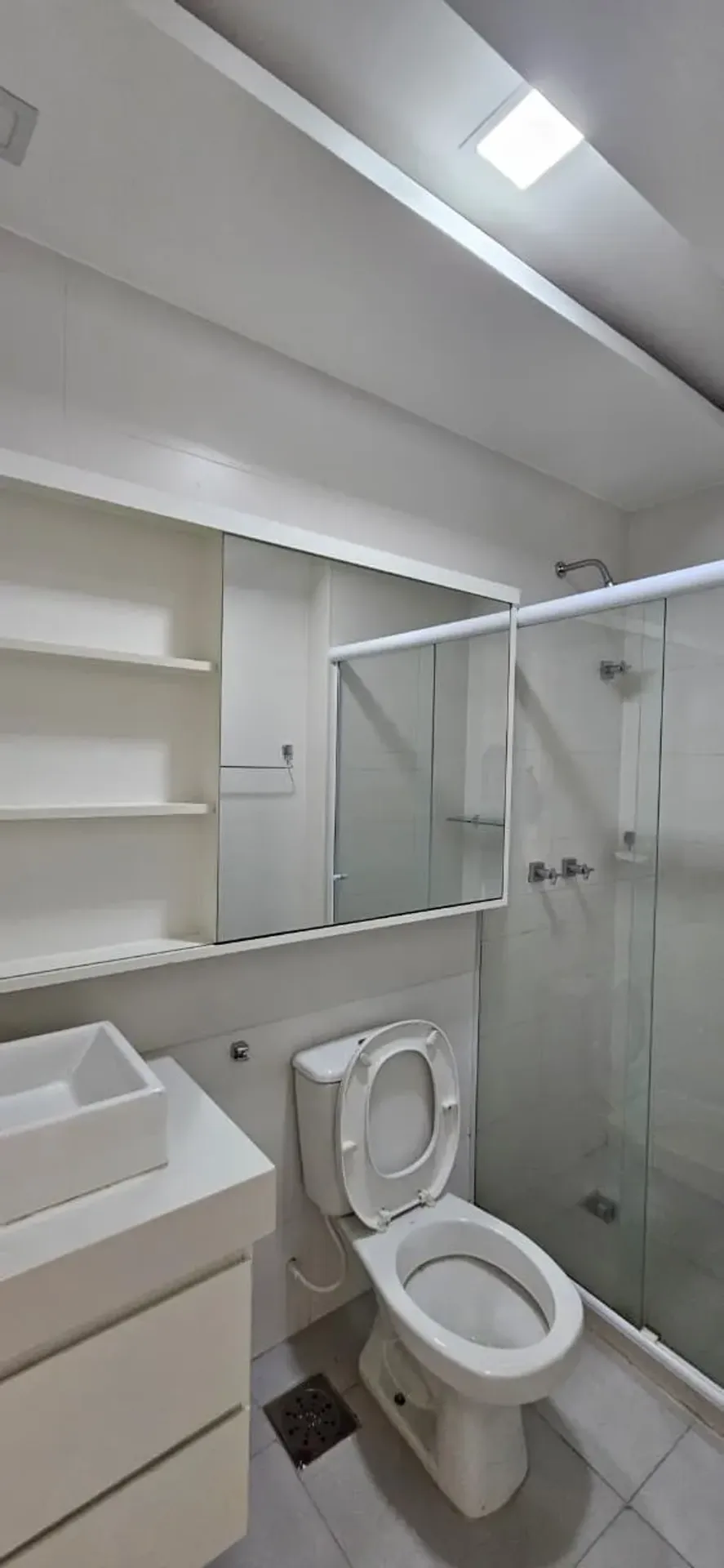 Apartamento con 4 dormitorios y balcón bien cuidado — photo 21
