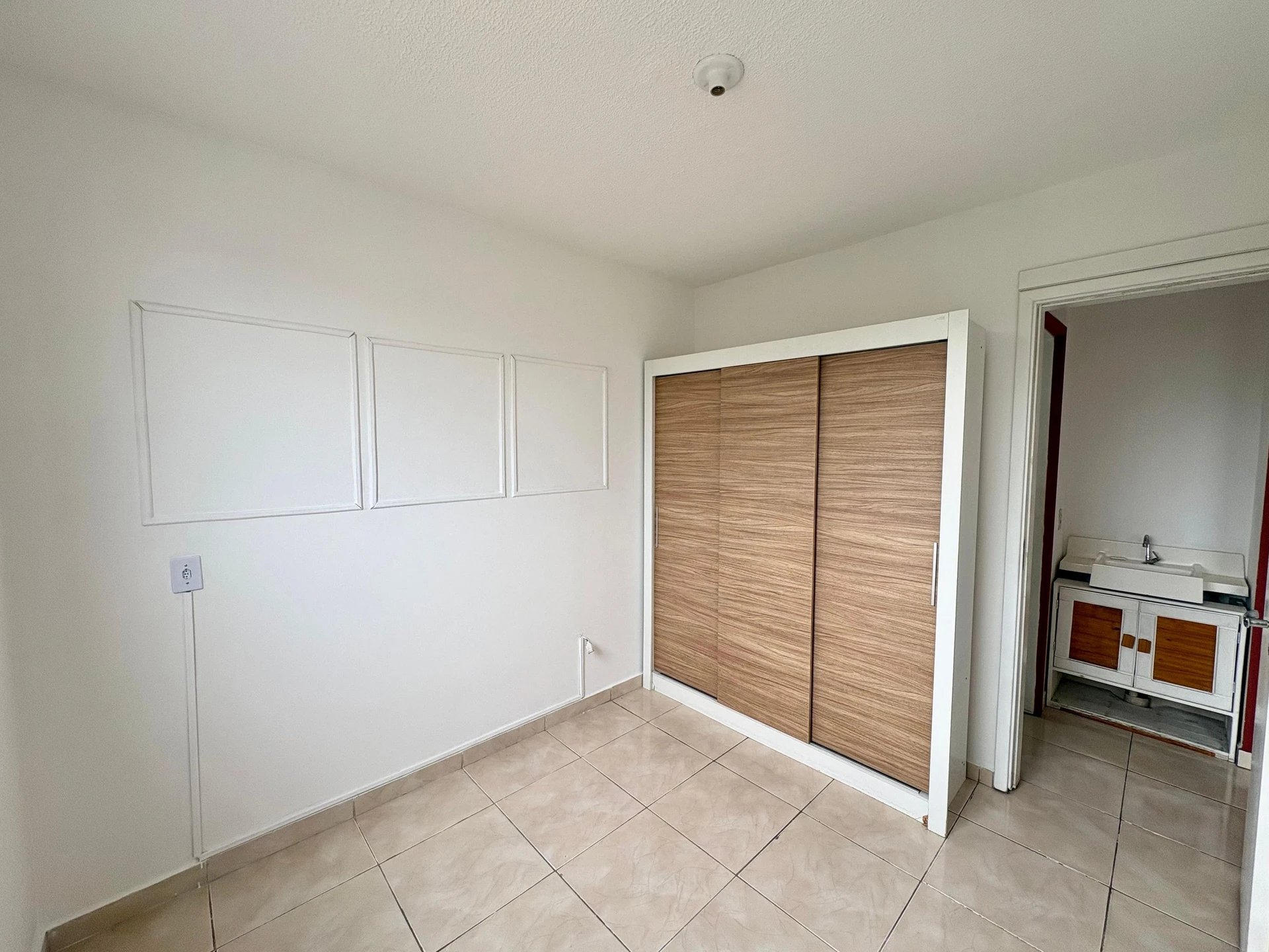 2-bedroom apartment with a mountain view — photo 8