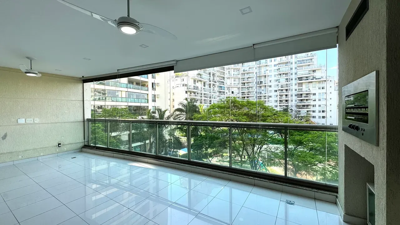 Apartment on the 3rd floor with floor-to-ceiling windows