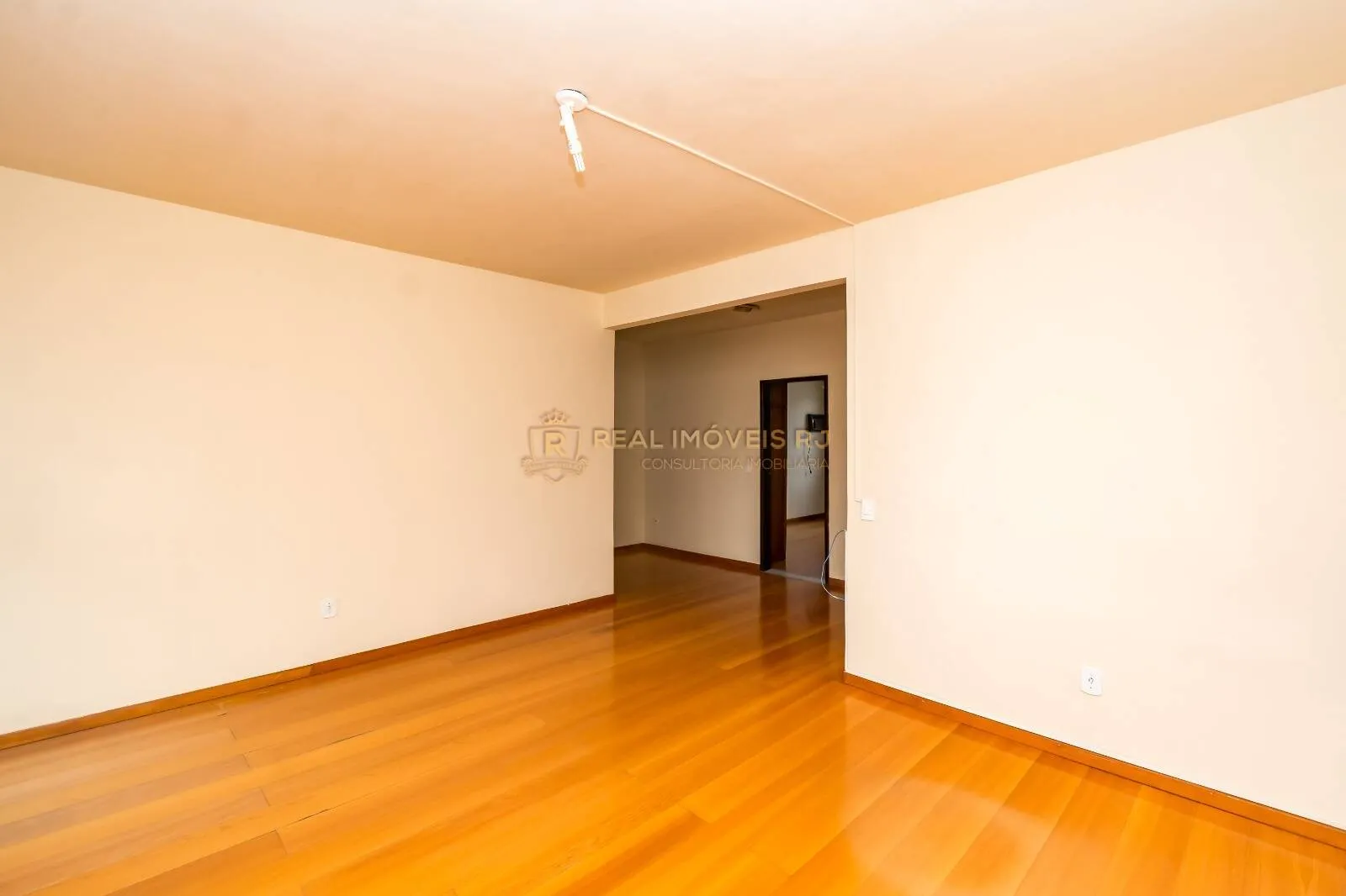 Unfurnished house with 3 bedrooms and 5 bathrooms — photo 25