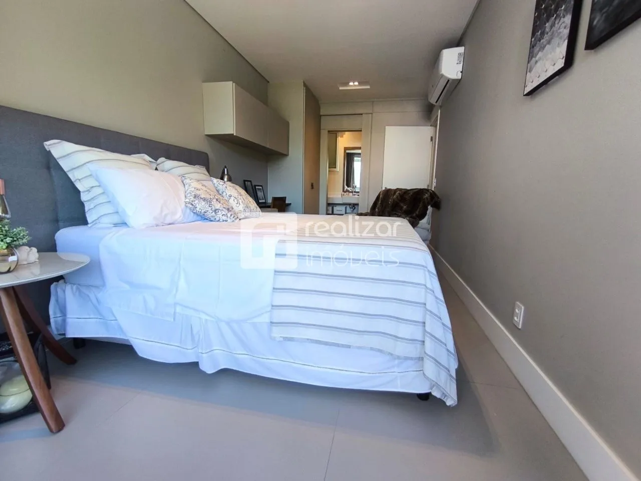 Furnished 3rd-floor apartment with 2 en-suites 170 m² — photo 41
