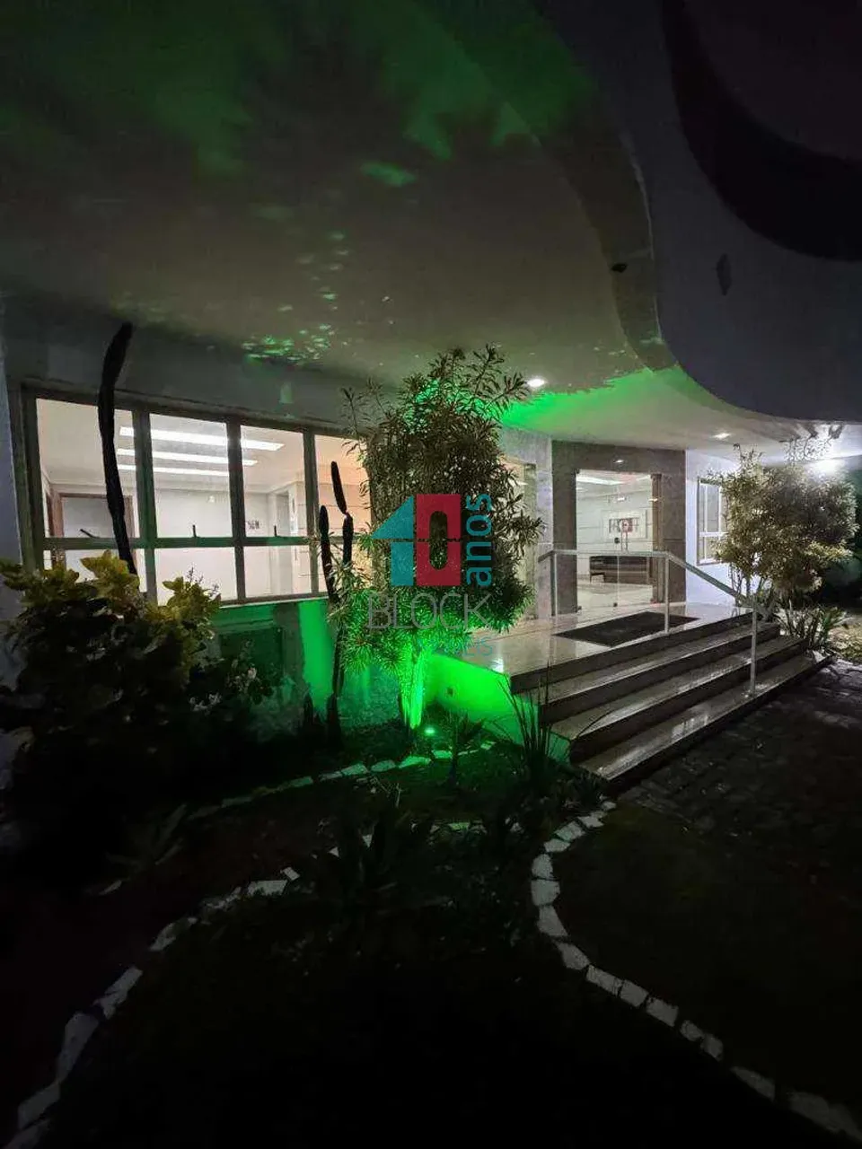 Apartamento mobiliado com 4 quartos e 2 banheiros — photo 16