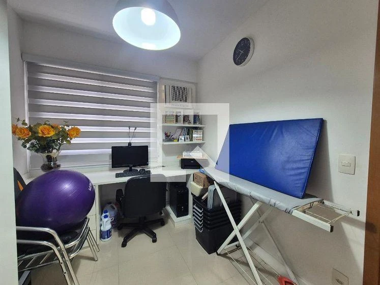 Glass-enclosed balcony in a 3-bedroom apartment, 76 m² — photo 23
