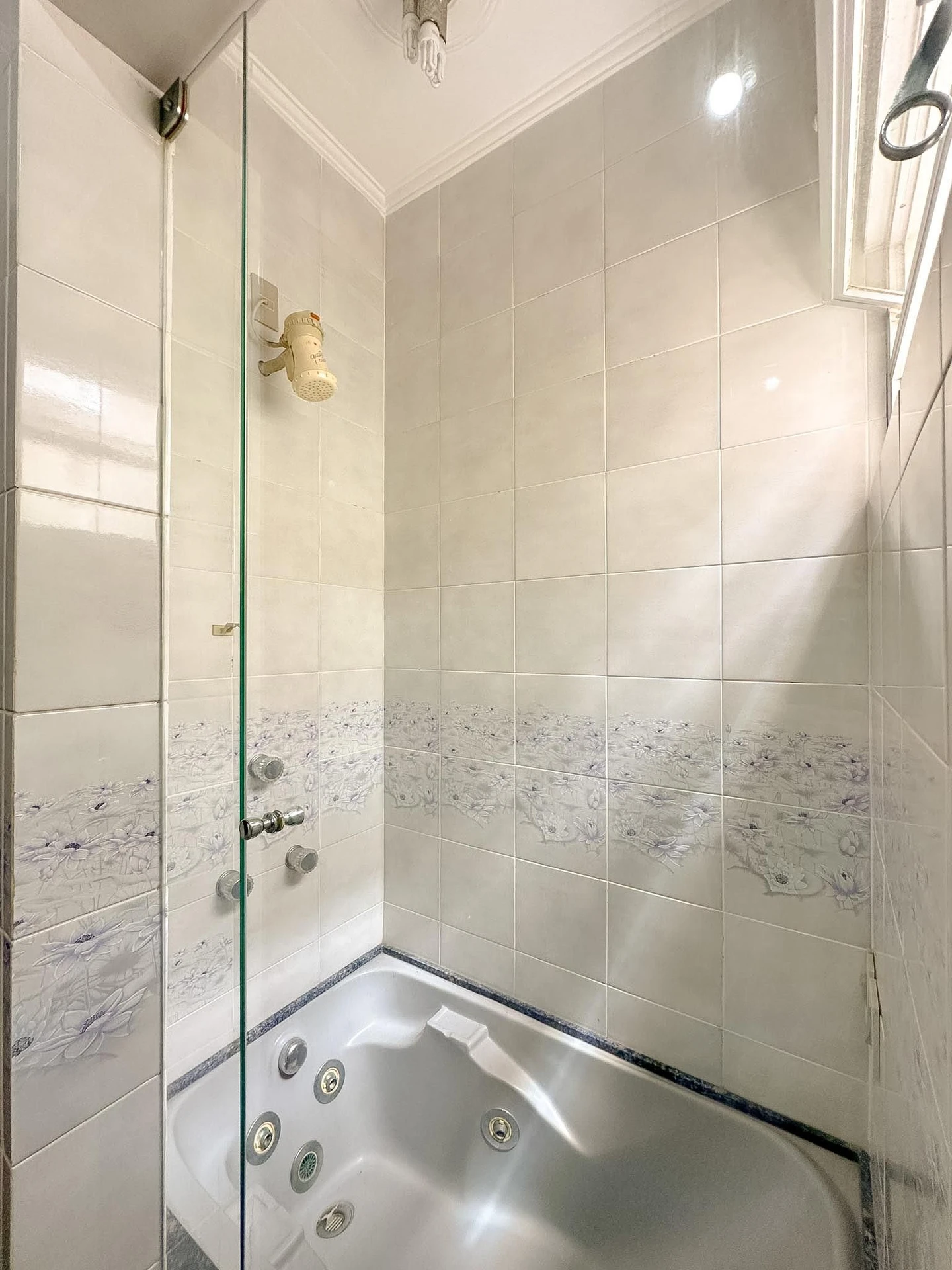 Furnished house, 250 m², with a bathtub — photo 72
