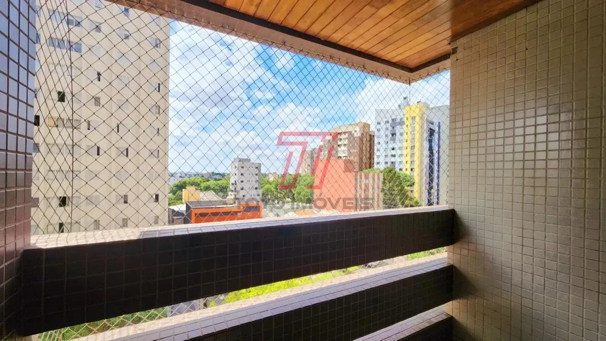 3-bedroom apartment with a bathtub in Curitiba — photo 4