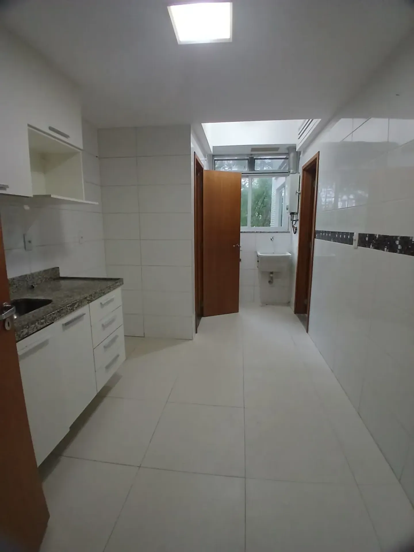 3-bedroom apartment with 3 bathrooms and 2 parking spots — photo 26