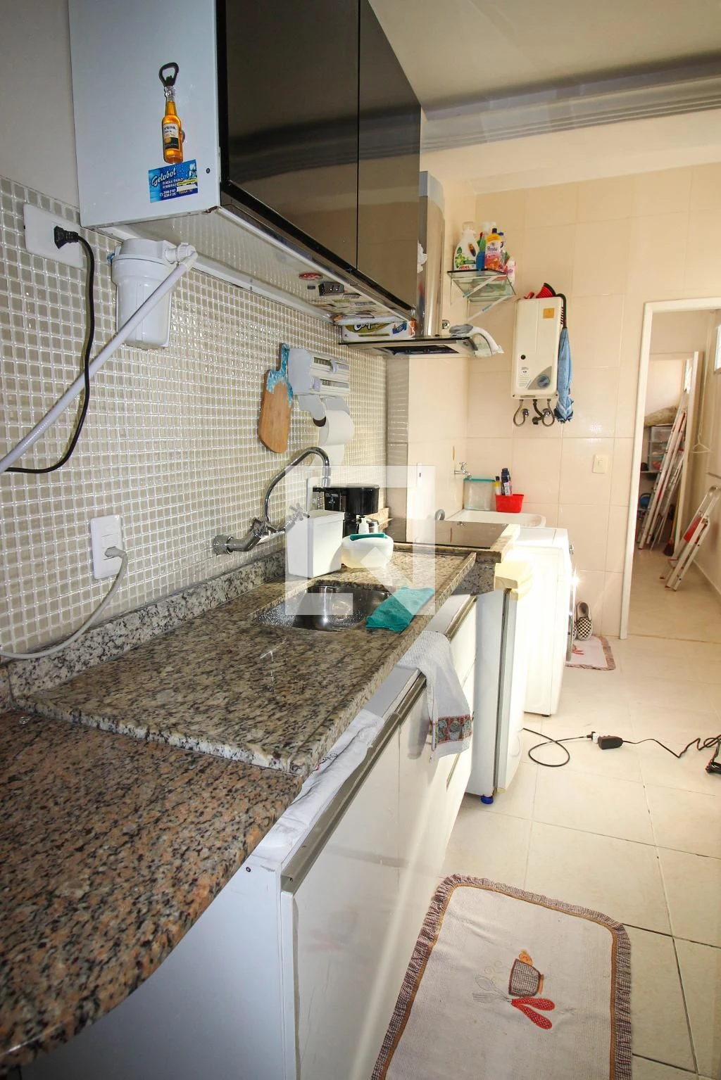 3-bedroom unfurnished apartment with laundry area — photo 8