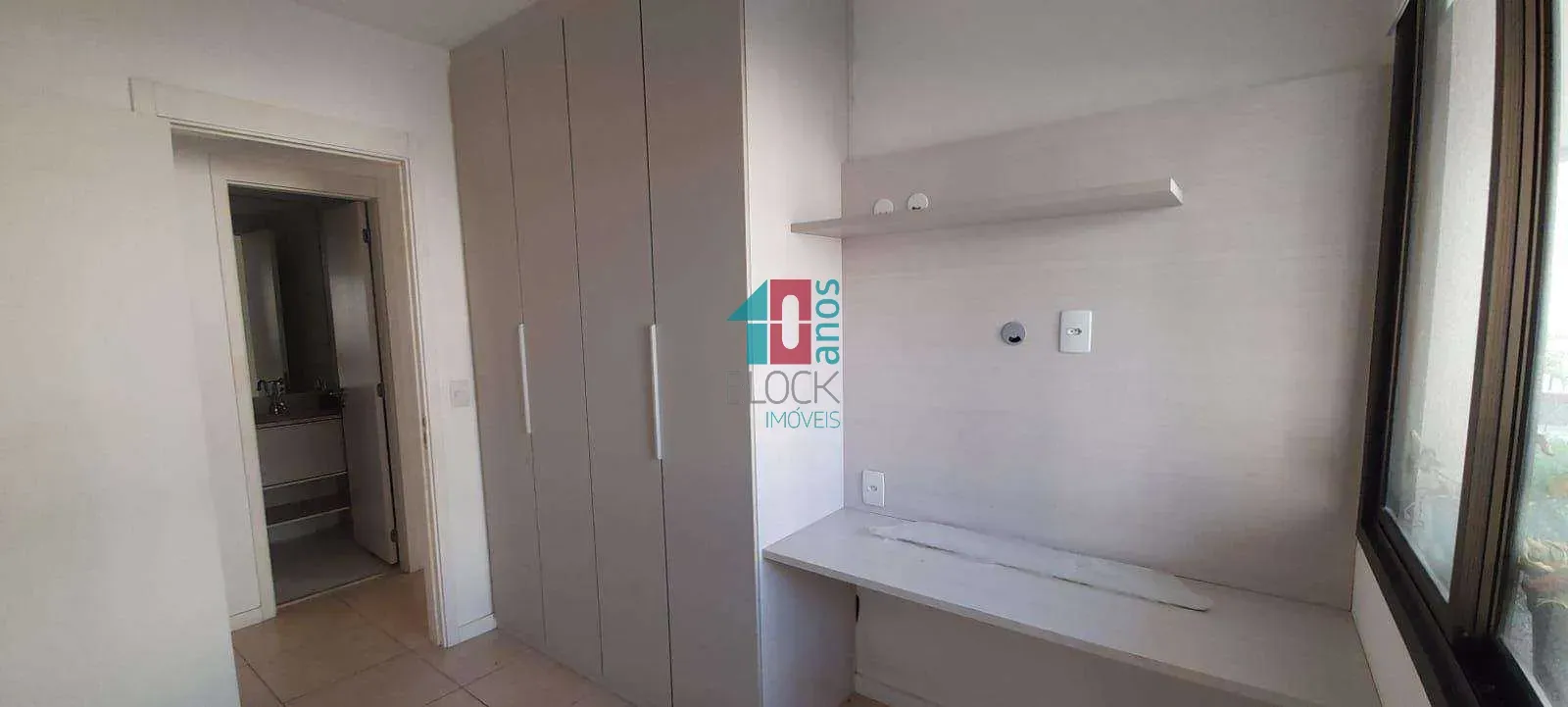 Home office in a 2-bedroom apartment, 66 m² — photo 9