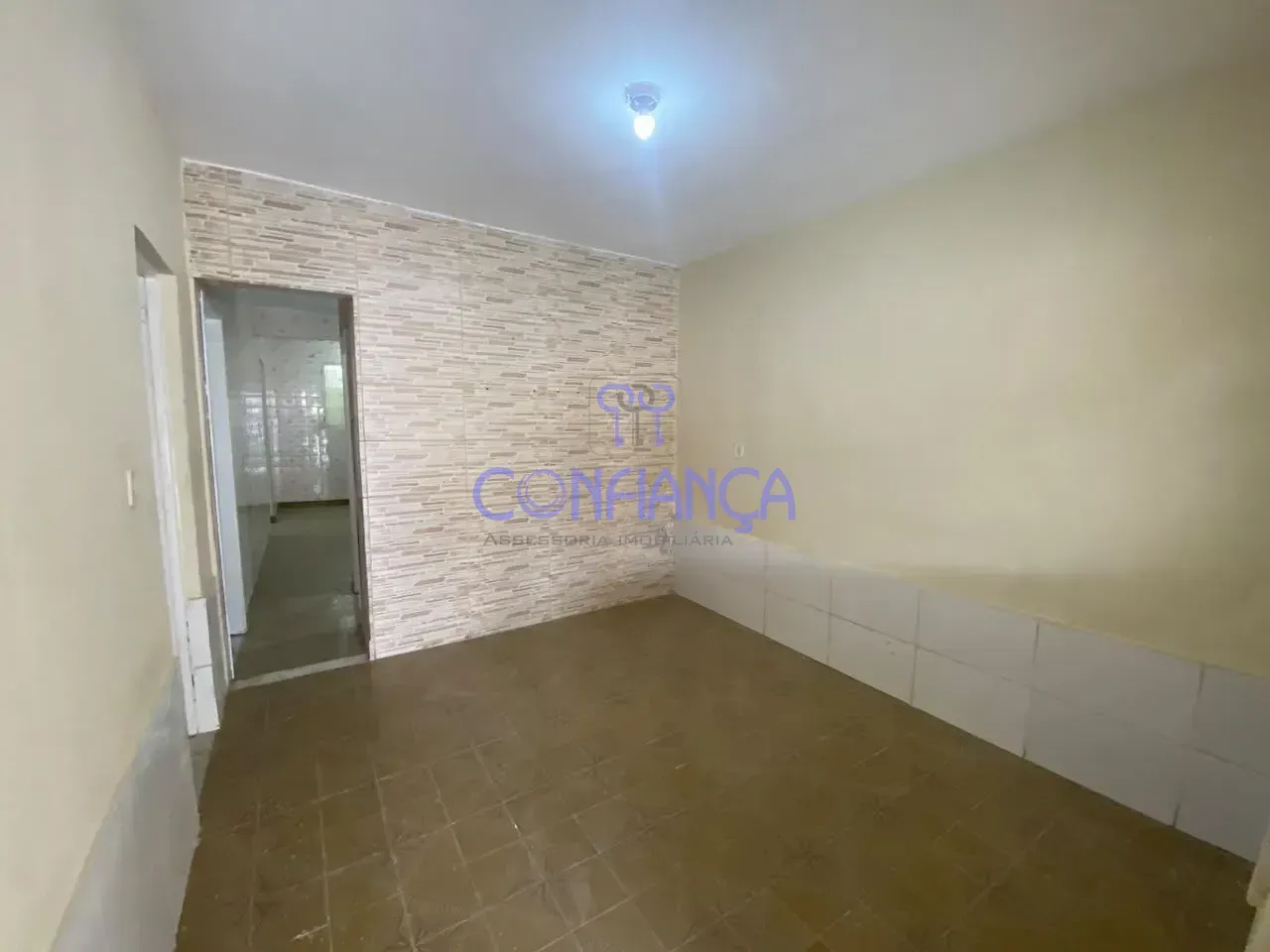 House with 3 bedrooms and a gas stove kitchen — photo 9