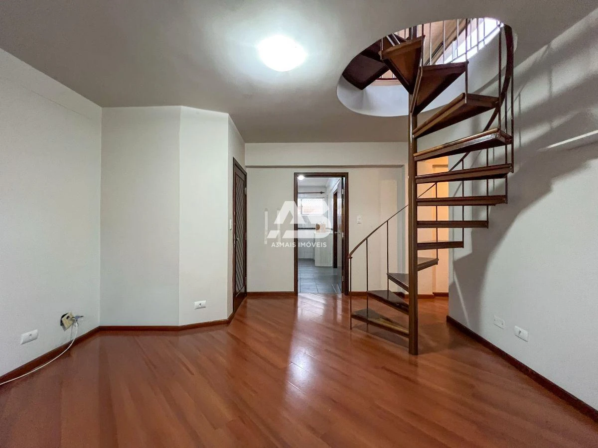Балкон с грилем и 2 спальни: квартира 139 м²
