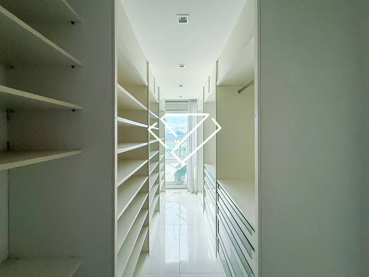 Water view in a 3-bedroom apartment, 660 m² — photo 13