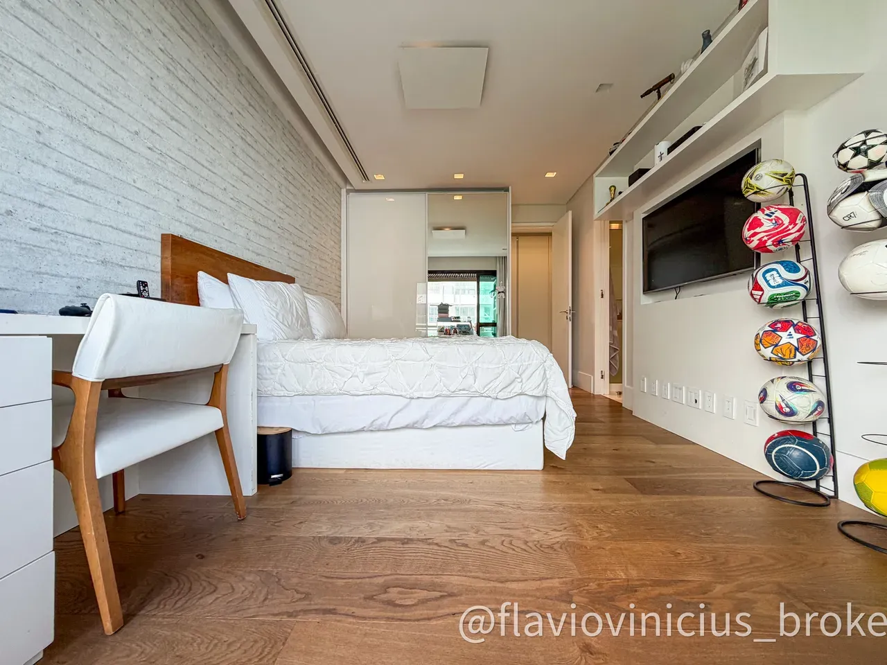 Apartamento mobiliado de 400 m² com 4 suítes e jardim — photo 62