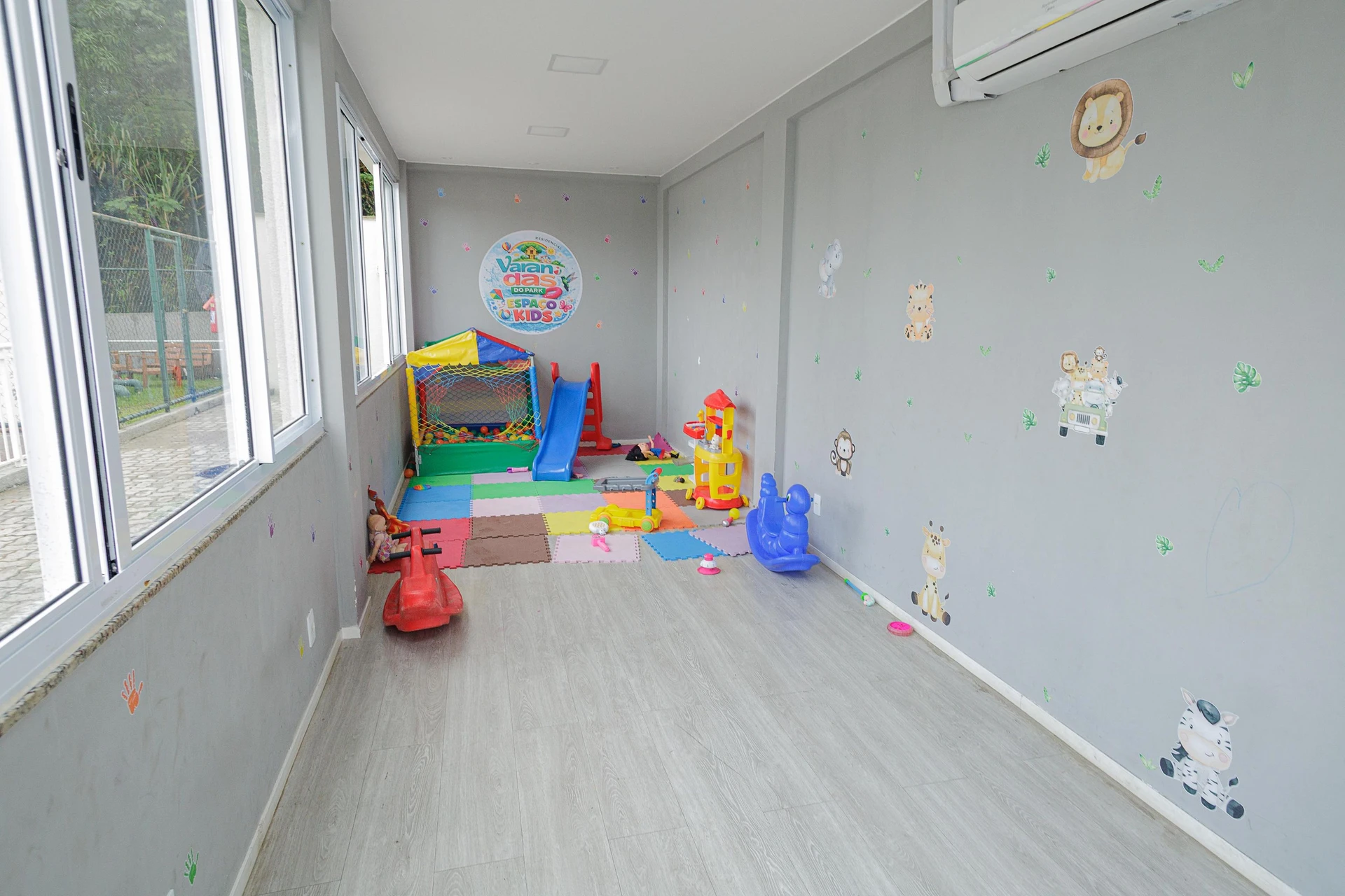 2-bedroom apartment in a building with a gym — photo 34
