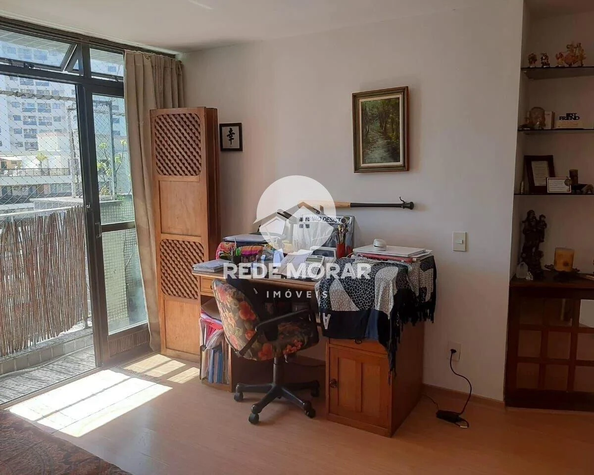 4-bedroom apartment with a glass-enclosed balcony — photo 5