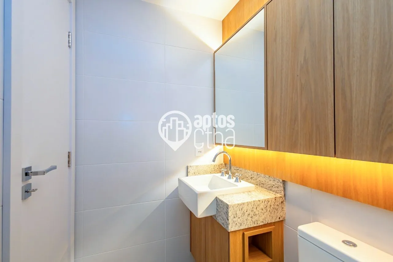 Glass-enclosed balcony in a 2-bedroom apartment, 81 m² — photo 55