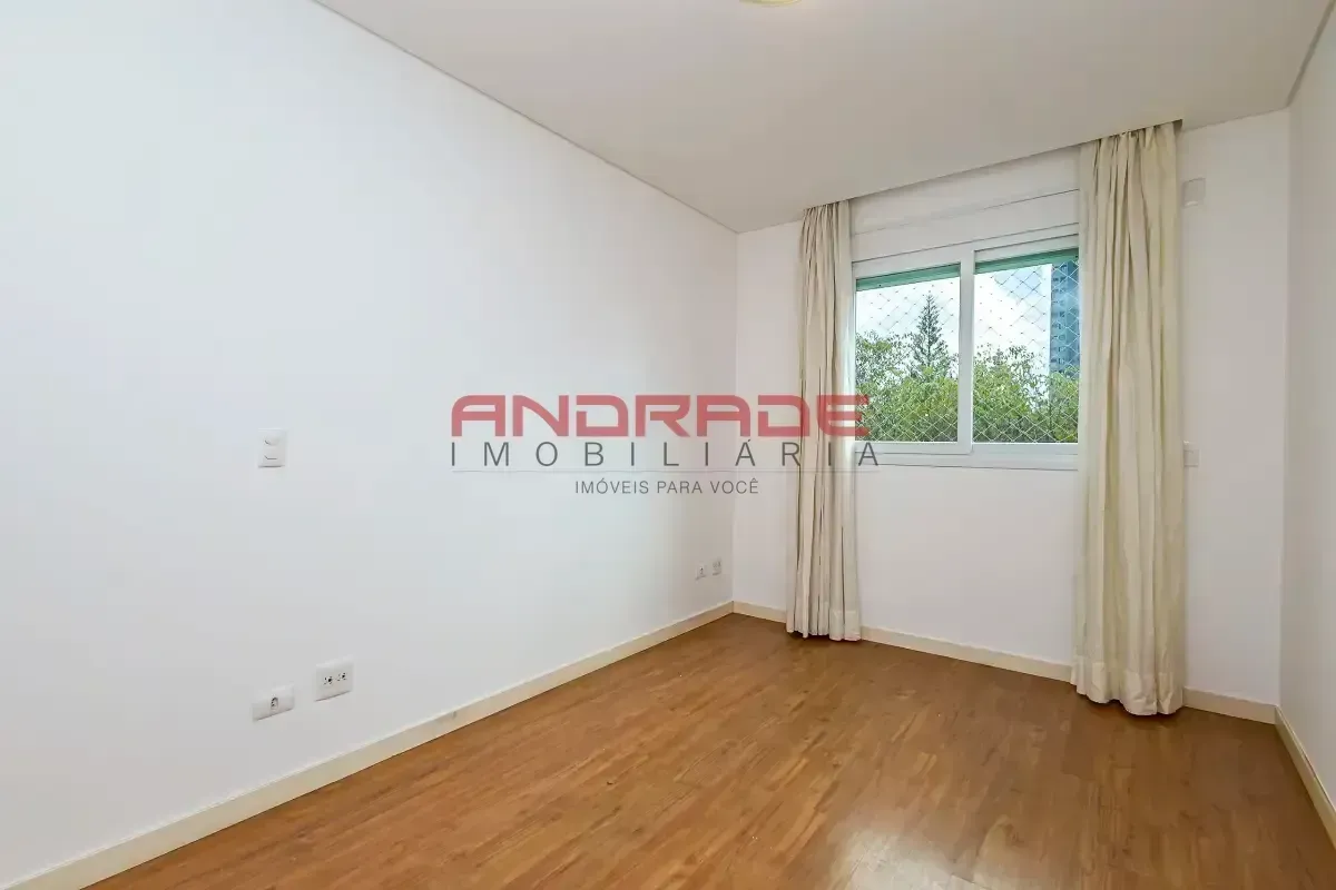 Apartment with 3 bedrooms and glass balcony — photo 34