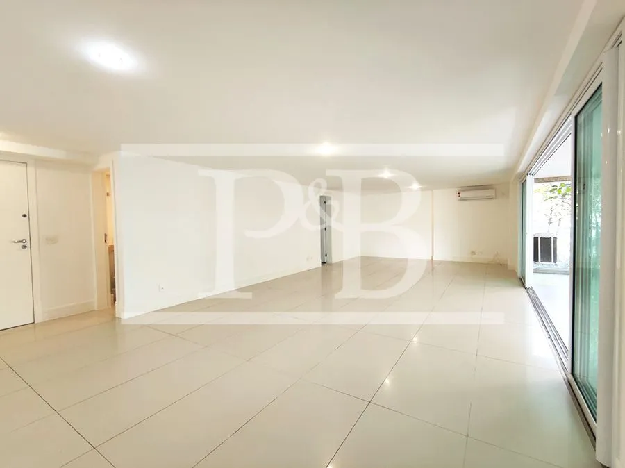 4-bedroom apartment with balcony, 300 m² — photo 10