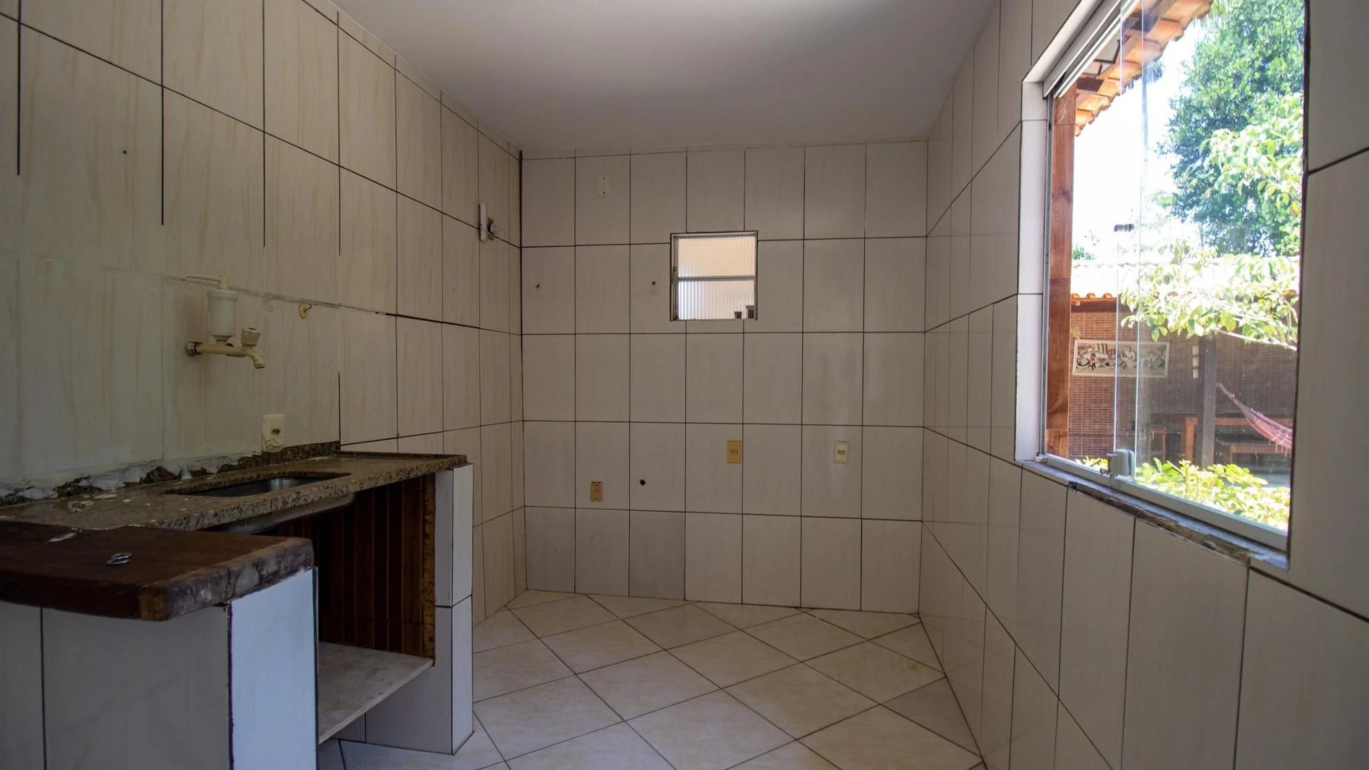 House, 260 m², with a grill on the balcony — photo 36