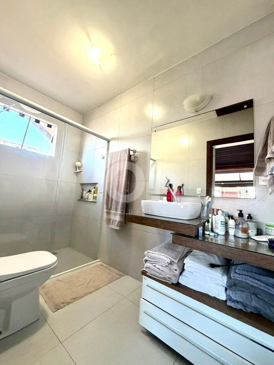 Furnished house, 224 m², with floor-to-ceiling windows — photo 18