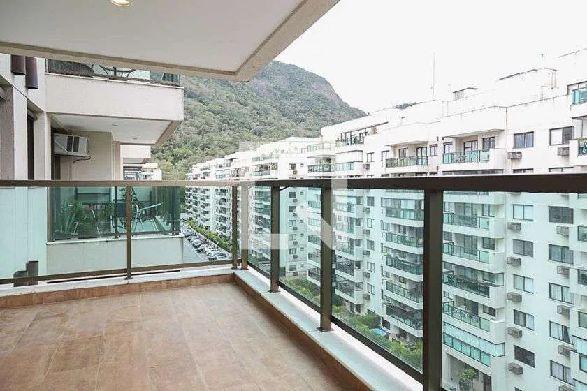 105 m² apartment with 3 bedrooms and a swimming pool — photo 2