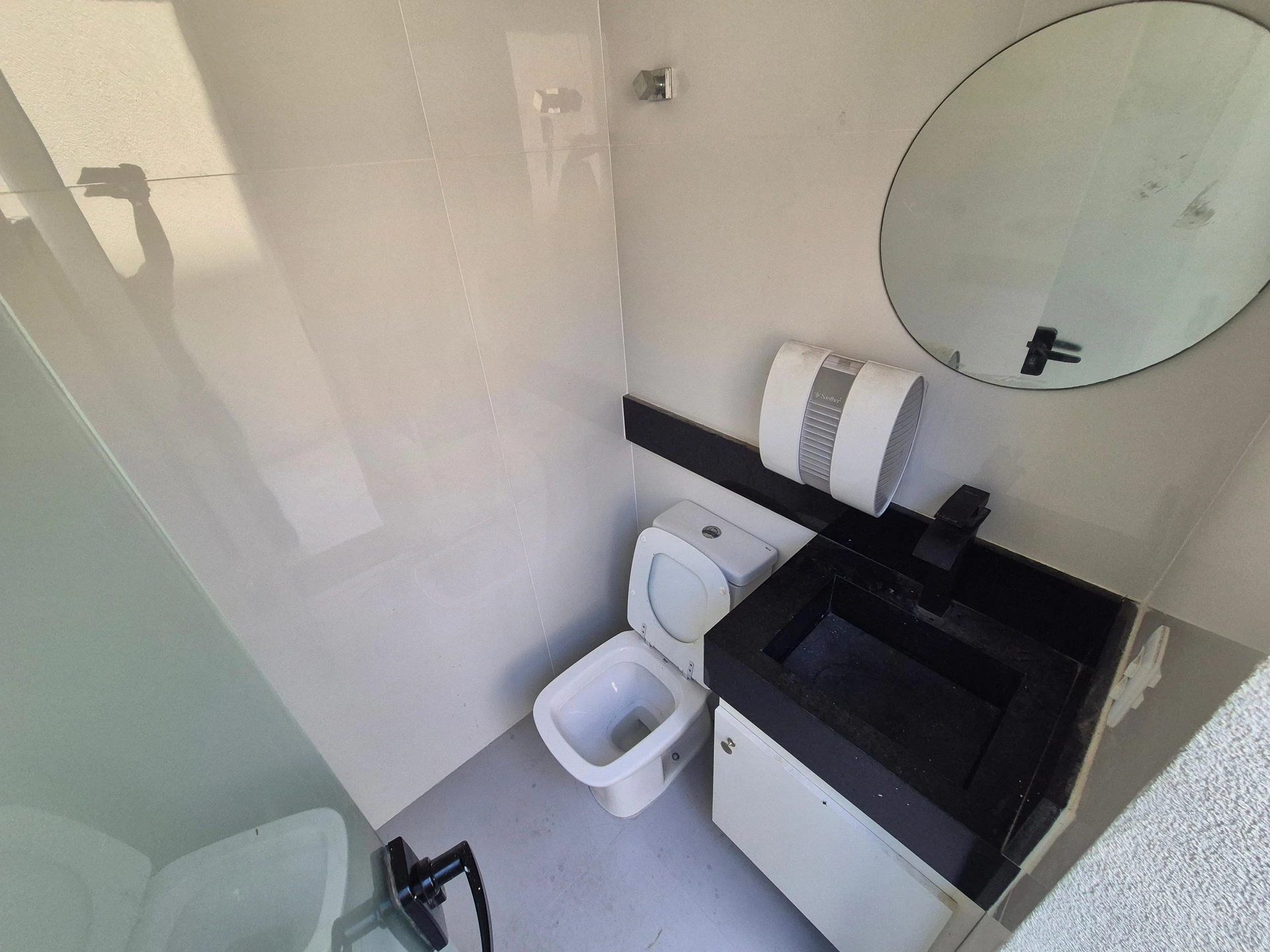 4-bedroom house with a glass-enclosed balcony — photo 15
