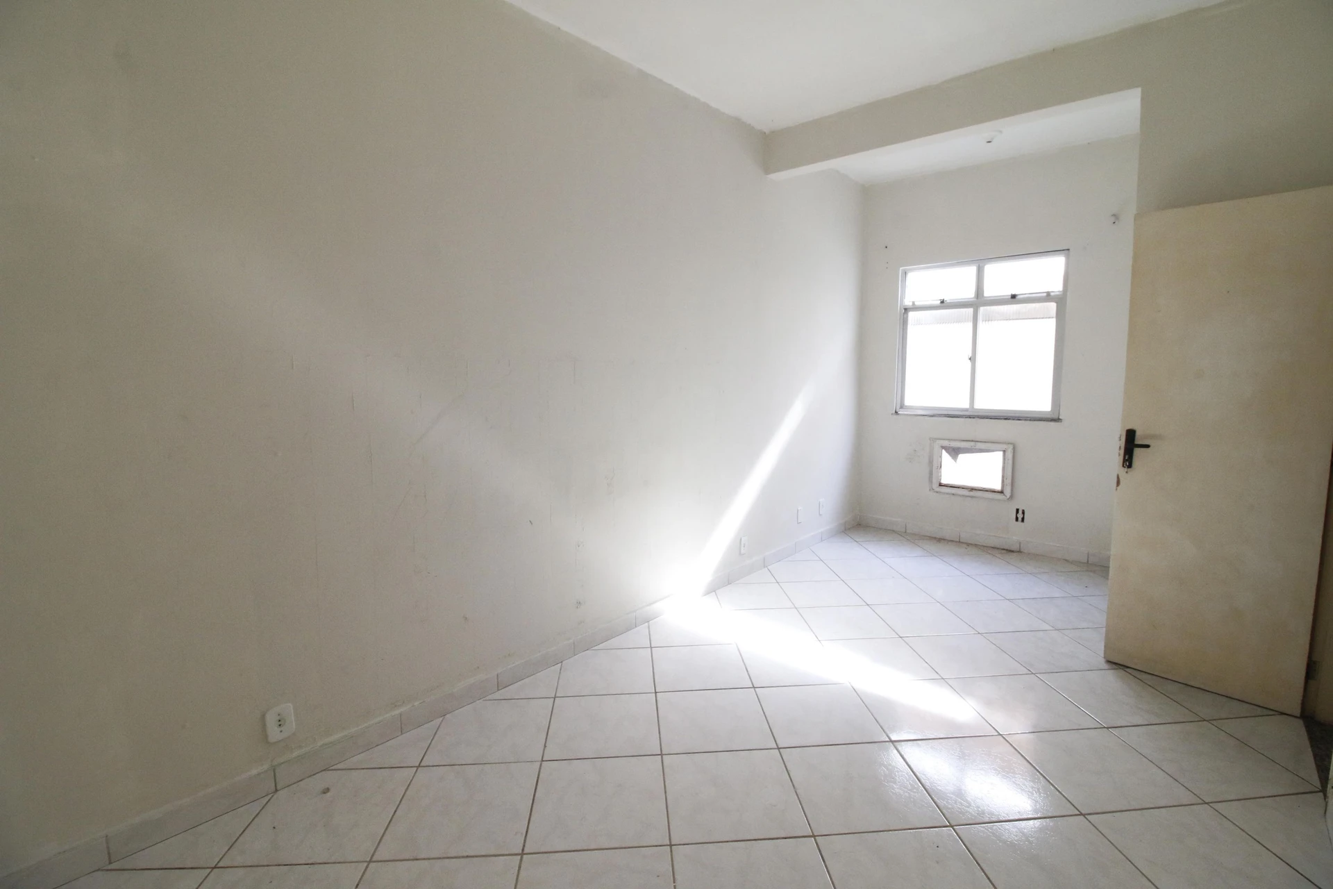 1-bedroom apartment with tile floors — photo 11