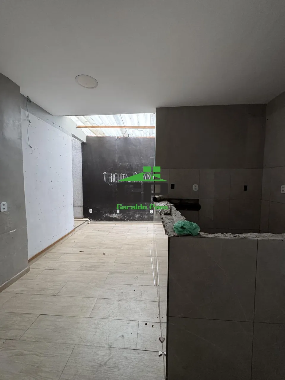 Casa sem mobília com 4 quartos e 2 banheiros — photo 2