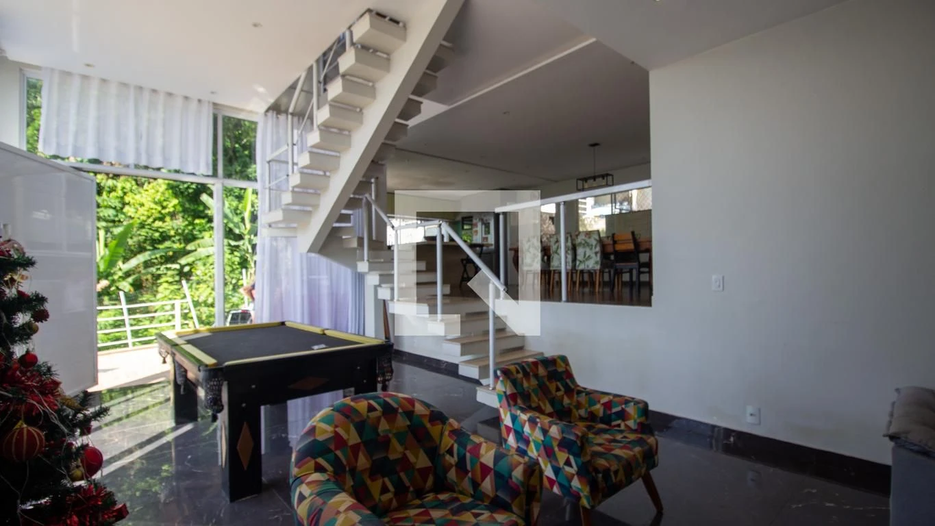 Furnished house with 5 bedrooms and 6 parking spaces — photo 32