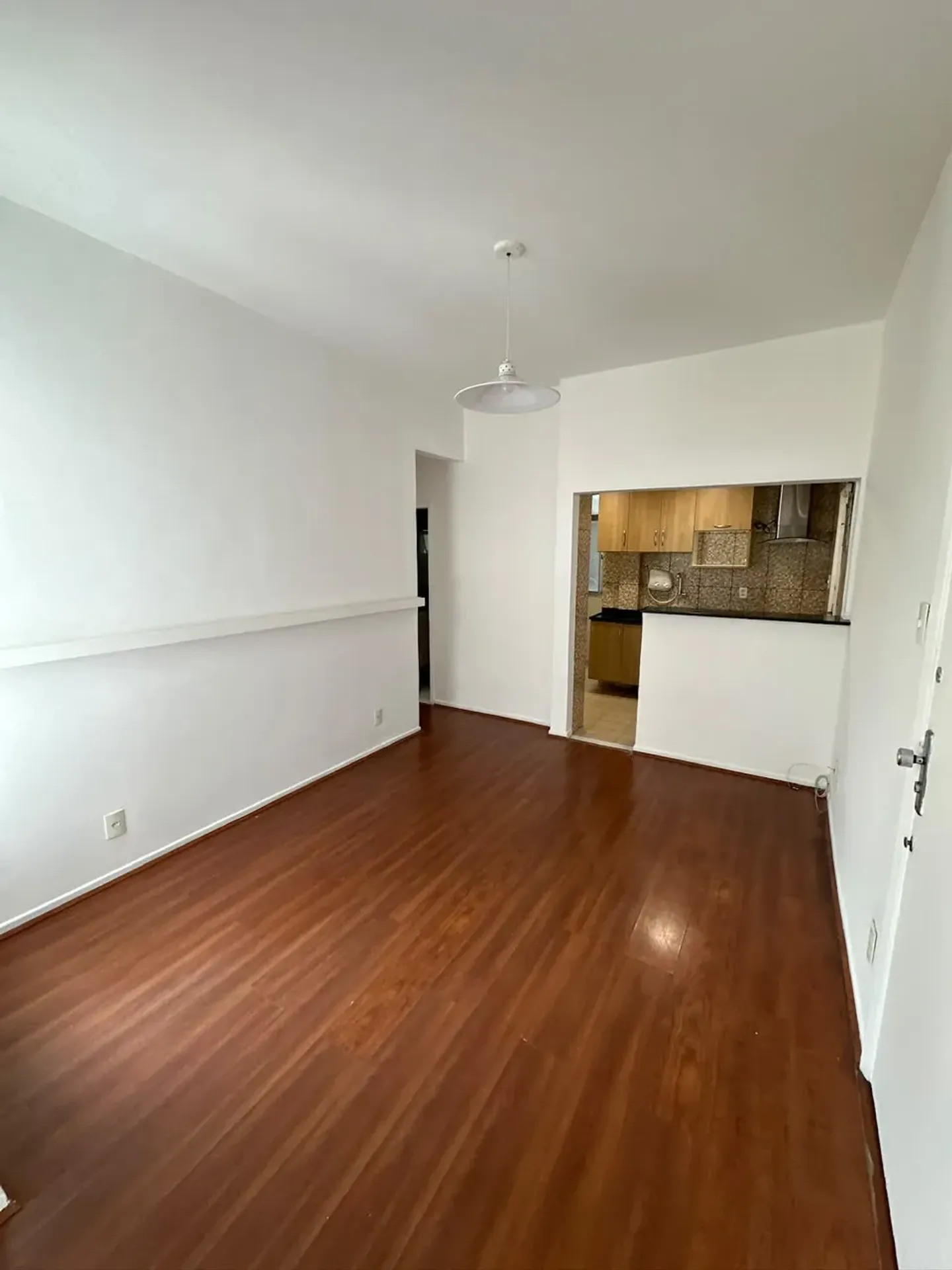 Wood or laminate floors in a 2-bedroom apartment, 72 m² — photo 3