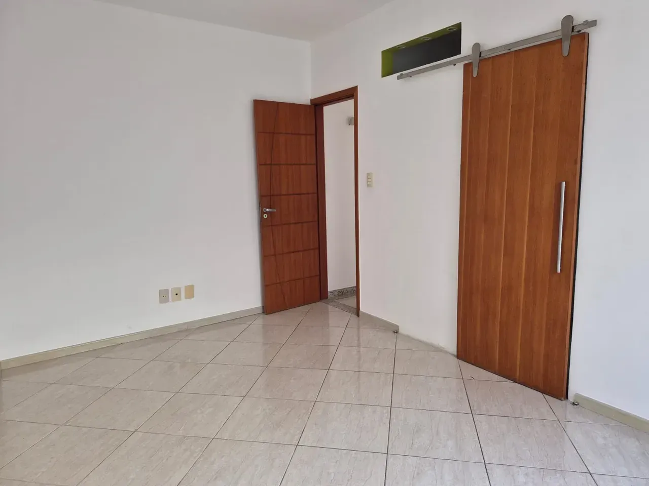 Unfurnished house with 4 bedrooms and 4 bathrooms and pool — photo 20