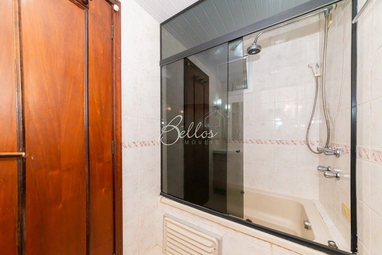 3-bedroom apartment with a bathtub — photo 30