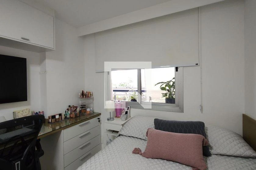 3-bedroom apartment with a walk-in closet — photo 29