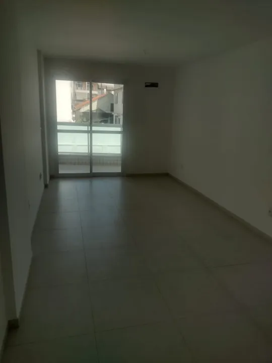 Unfurnished 2-bedroom apartment with compact kitchenette — photo 8