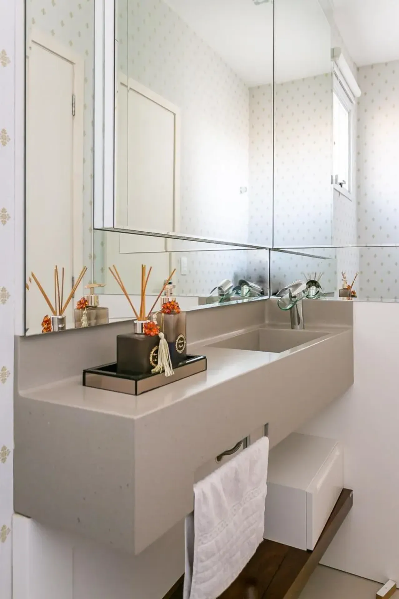 3-bedroom apartment in a building with a gym — photo 15