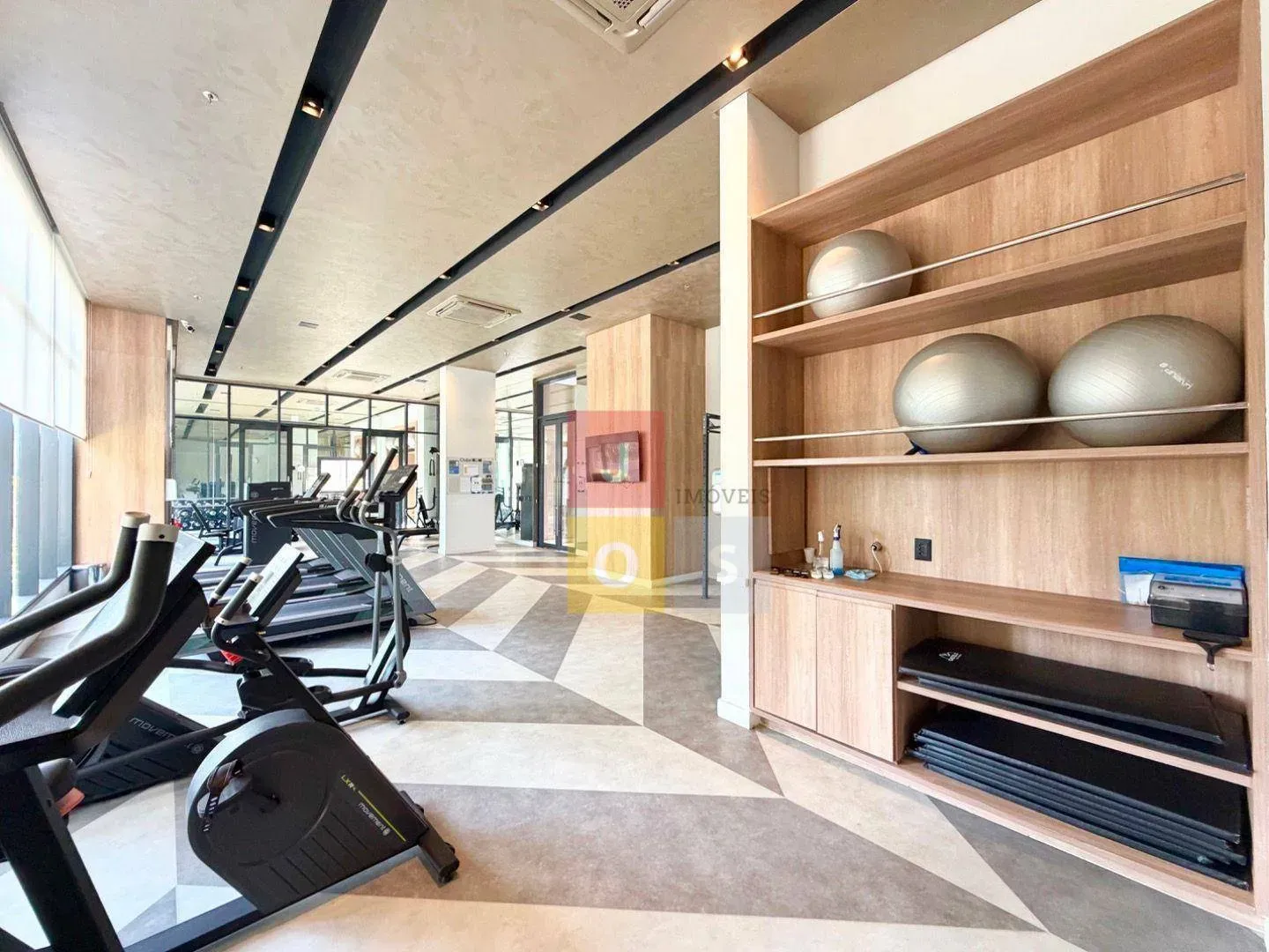 80 m² apartment with 2 bedrooms and a glass balcony — photo 63