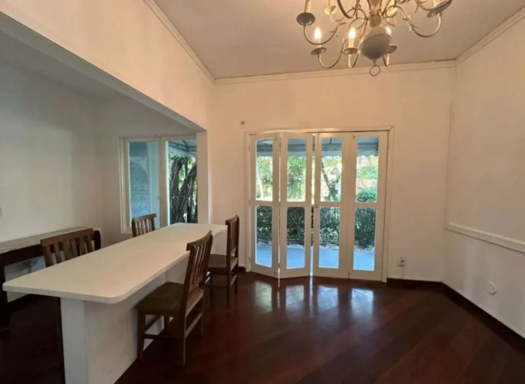 House with 5 bedrooms and 4 bathrooms, 647 m² — photo 23
