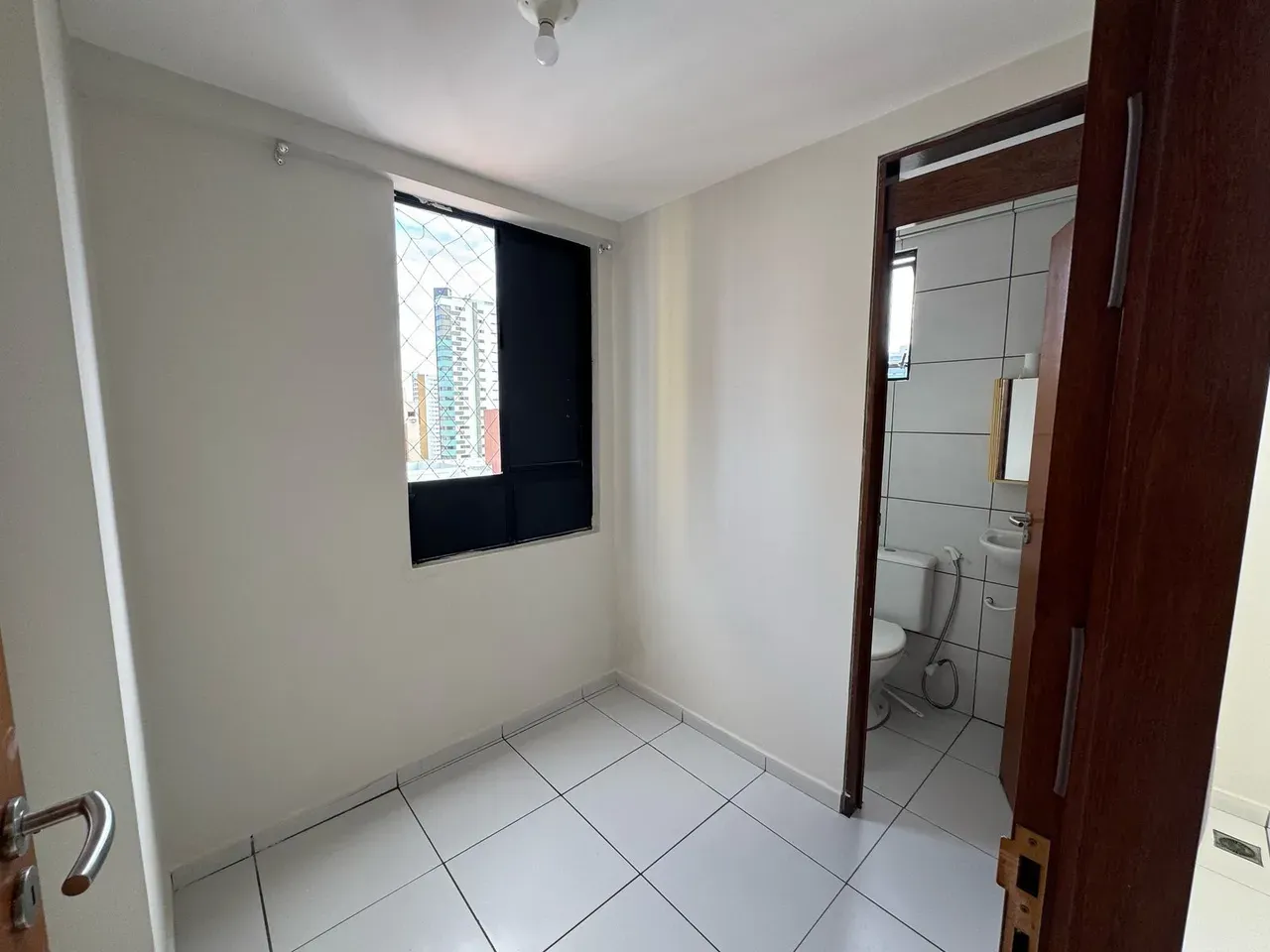 Unfurnished 100 m² apartment with 4 bedrooms and 2 en-suites — photo 19