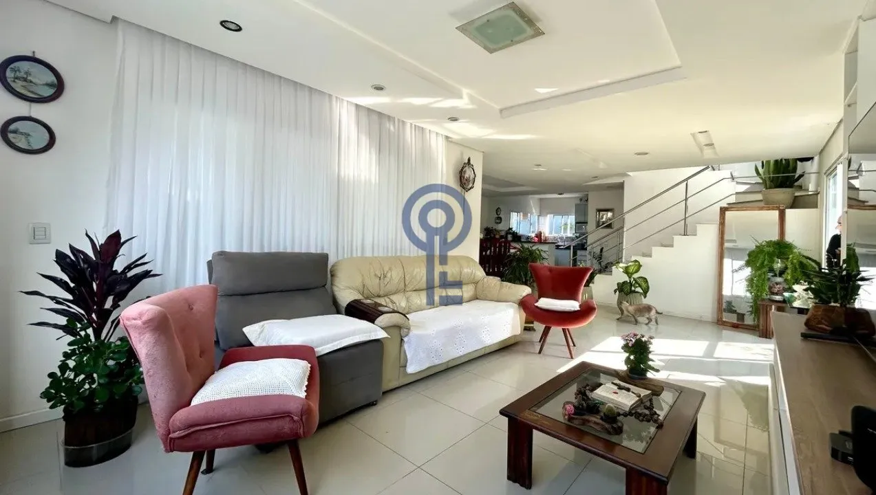 Furnished house with 5 bedrooms and 4 parking spots
