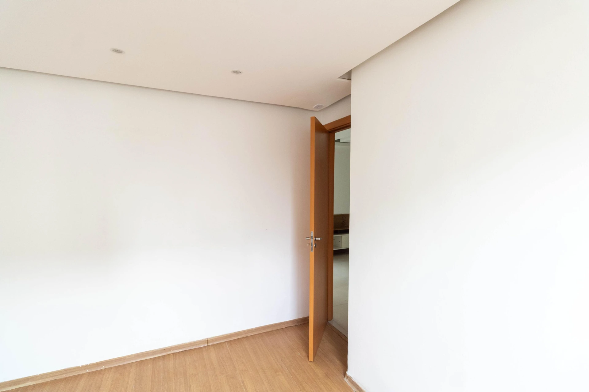 Walk-in closet in a 2-bedroom apartment, 43 m² — photo 27