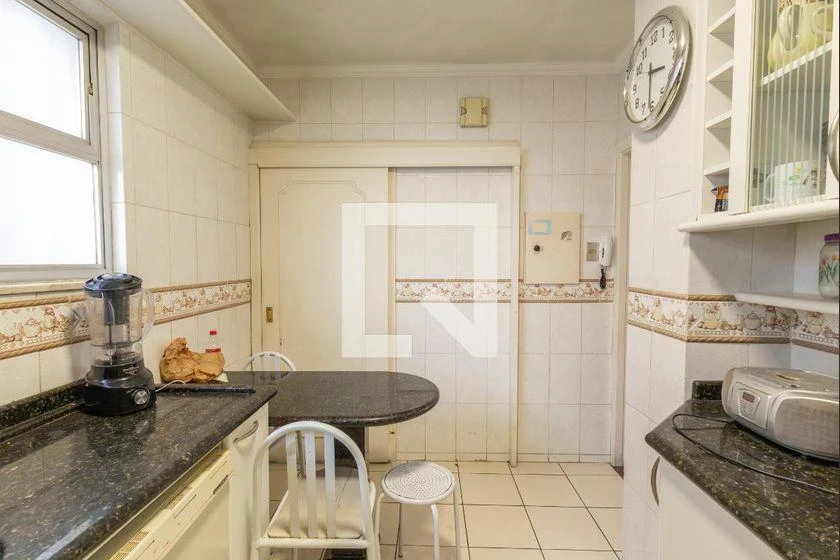 2-bedroom apartment with a bathtub in Curitiba — photo 8