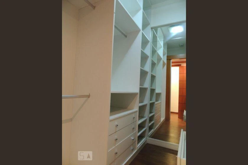 Apartamento de 4 quartos com janelas do piso ao teto — photo 116